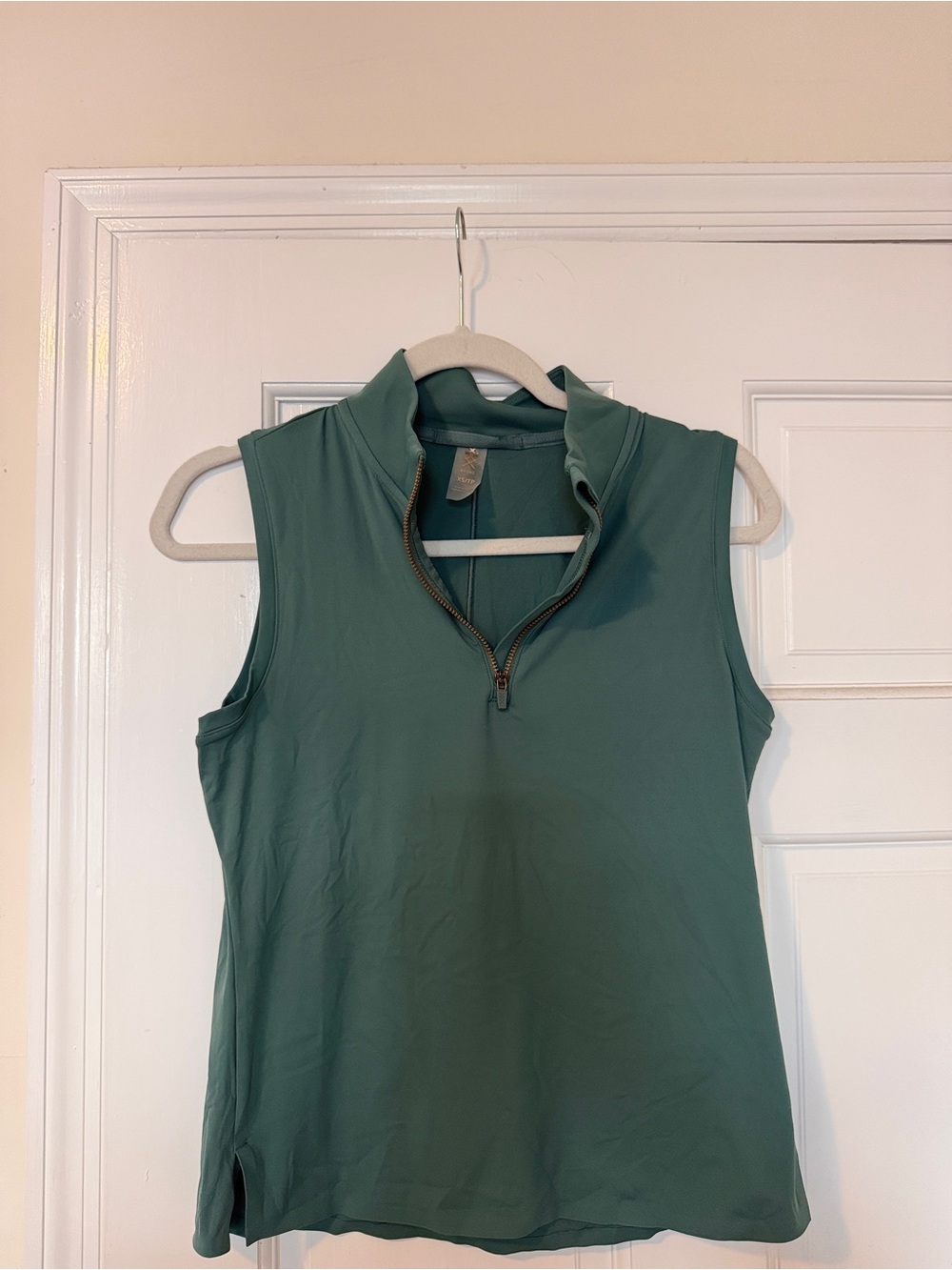 Rhône women’s sleeveless quarter zip top